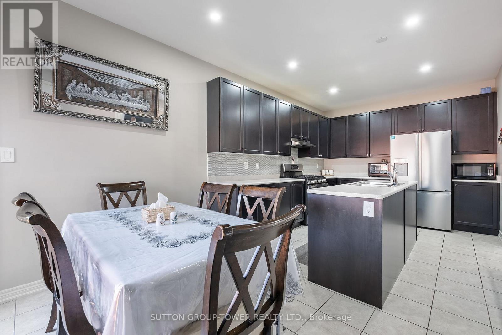 78 Romanelli Crescent, Bradford West Gwillimbury, Ontario  L3Z 0X7 - Photo 11 - N12940084