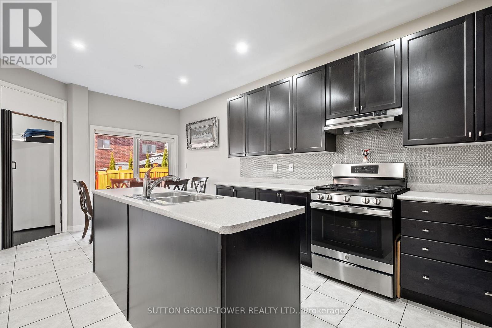 78 Romanelli Crescent, Bradford West Gwillimbury, Ontario  L3Z 0X7 - Photo 13 - N12940084