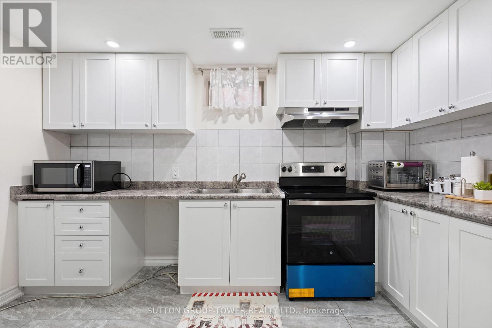 78 Romanelli Crescent, Bradford West Gwillimbury, Ontario  L3Z 0X7 - Photo 39 - N12940084