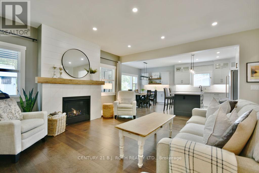 14 Edward Street W, Clearview, Ontario  L0M 1G0 - Photo 4 - S12939956