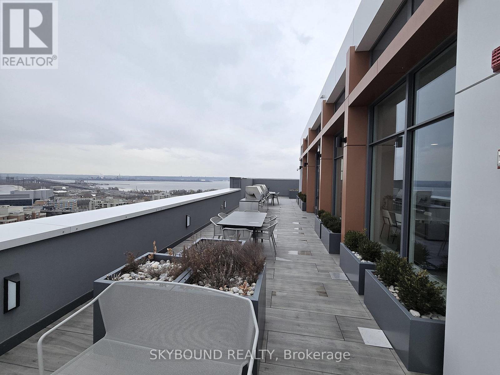 1008 - 500 Brock Avenue, Burlington, Ontario  L7S 0A5 - Photo 8 - W12939932