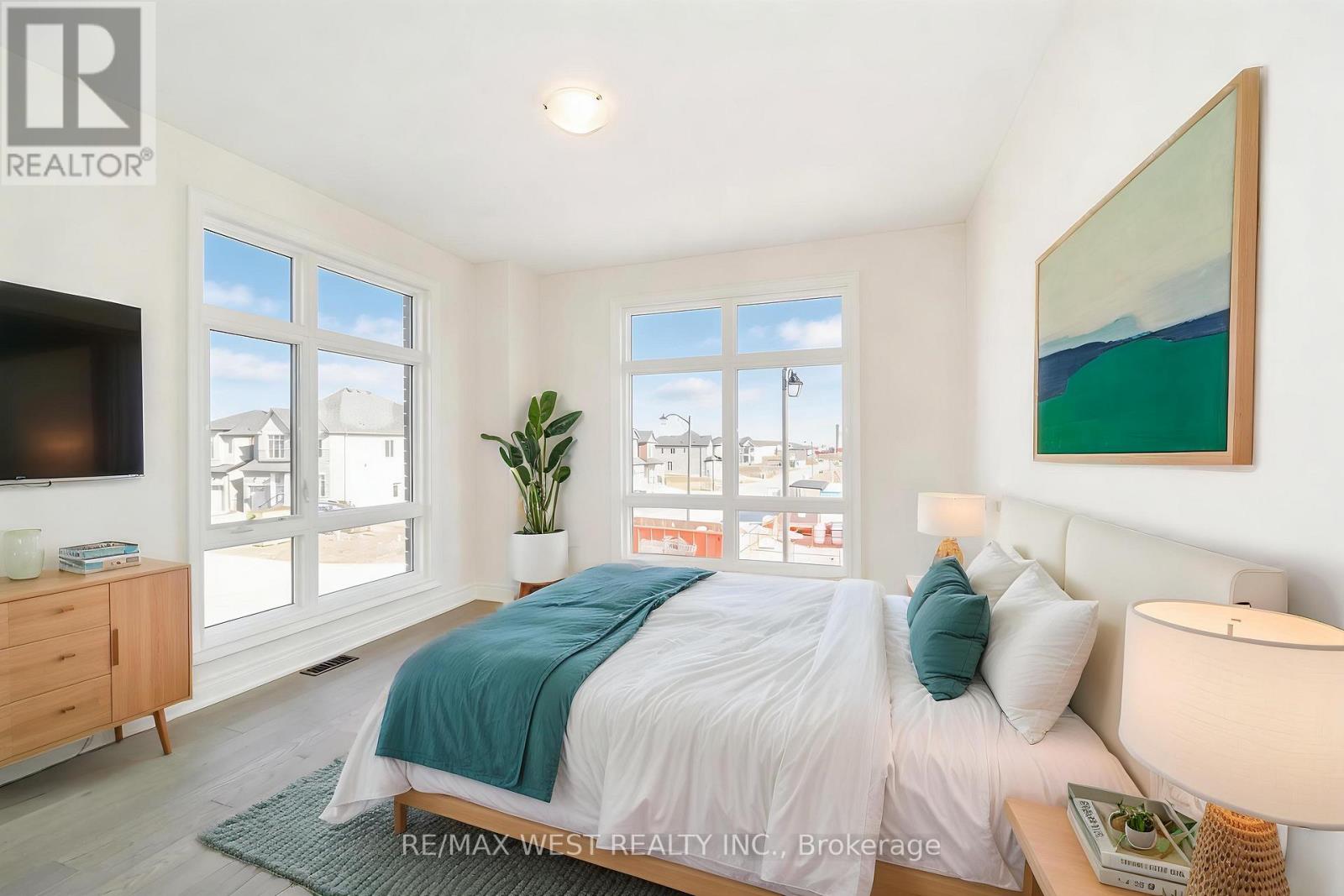 8 Tarbox Avenue, Caledon, Ontario  L7C 0A8 - Photo 10 - W12939936