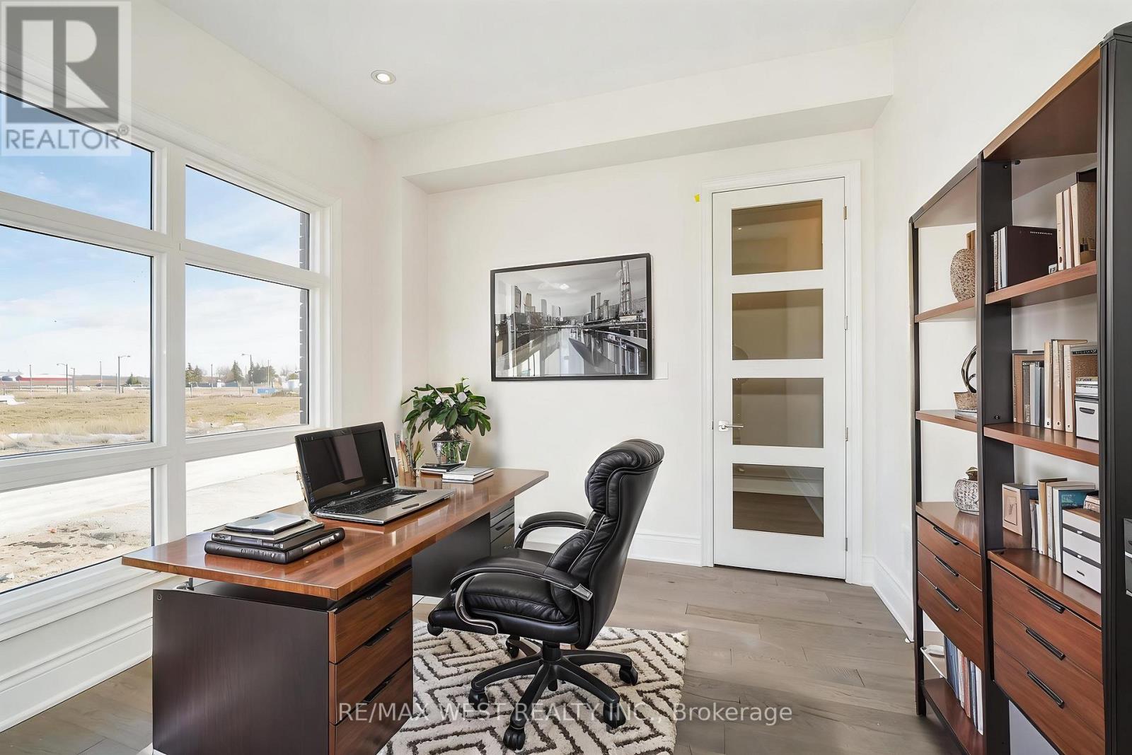 8 Tarbox Avenue, Caledon, Ontario  L7C 0A8 - Photo 3 - W12939936