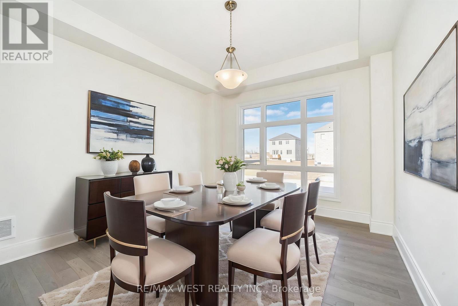 8 Tarbox Avenue, Caledon, Ontario  L7C 0A8 - Photo 4 - W12939936