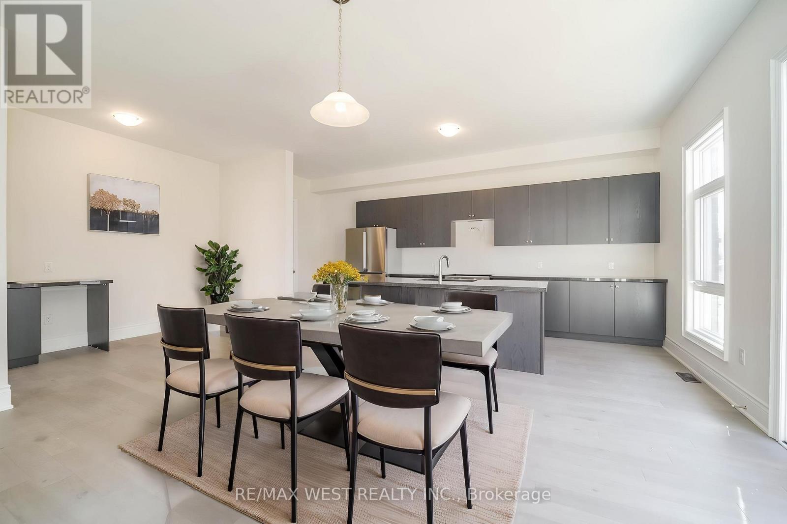 8 Tarbox Avenue, Caledon, Ontario  L7C 0A8 - Photo 6 - W12939936