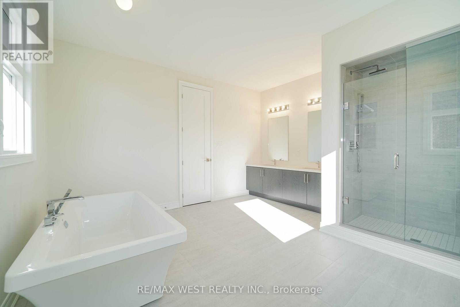 8 Tarbox Avenue, Caledon, Ontario  L7C 0A8 - Photo 9 - W12939936