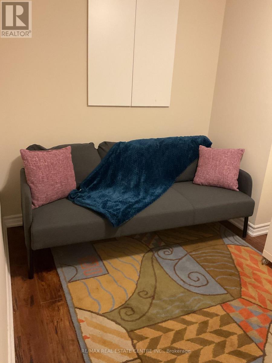 3459 Park Heights Way, Mississauga, Ontario  L5M 0V5 - Photo 16 - W12940030