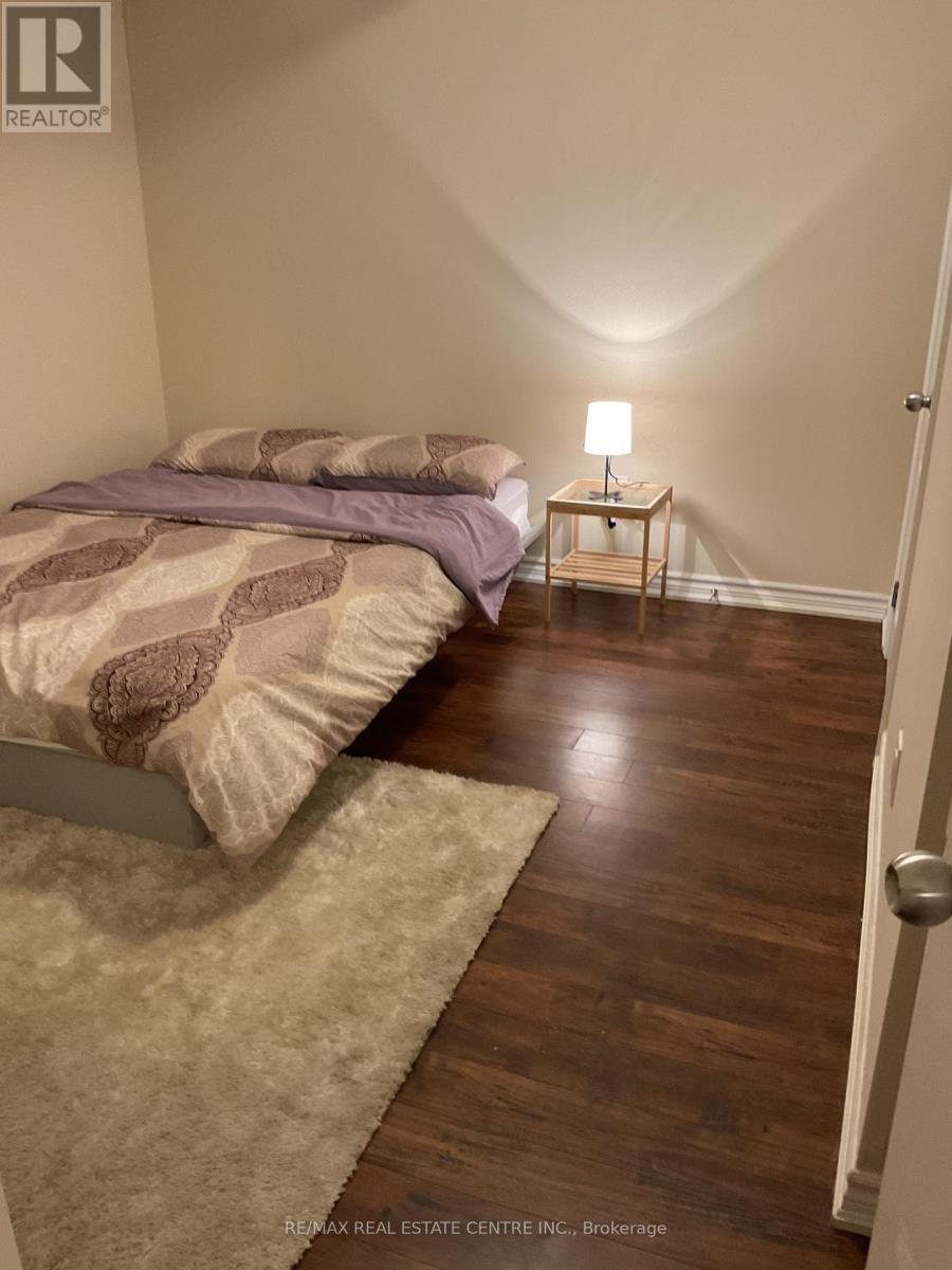 3459 Park Heights Way, Mississauga, Ontario  L5M 0V5 - Photo 4 - W12940030