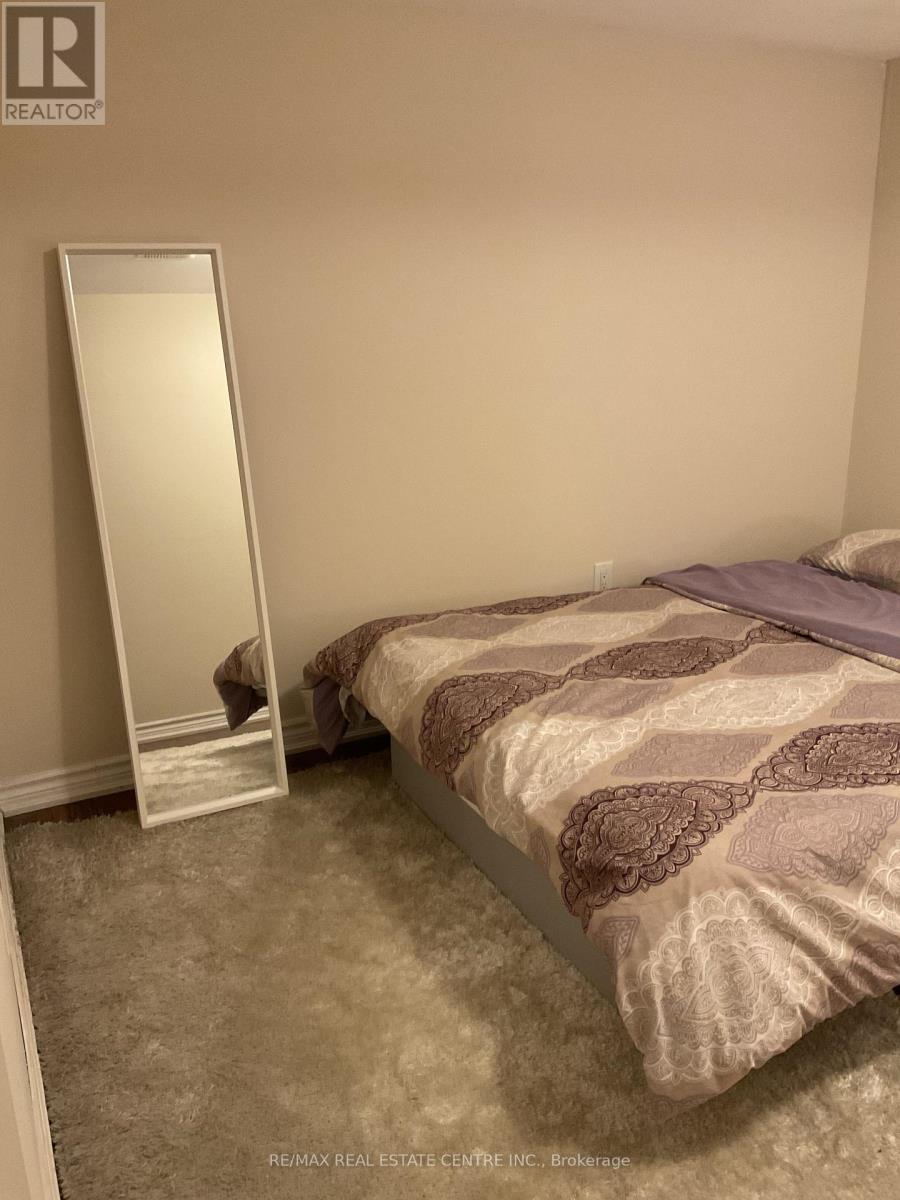 3459 Park Heights Way, Mississauga, Ontario  L5M 0V5 - Photo 5 - W12940030