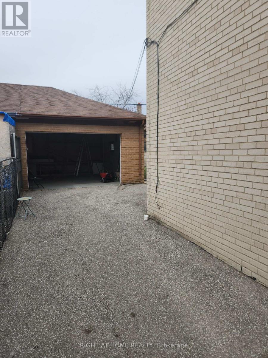 68 Lanyard Road, Toronto, Ontario  M9M 1Y9 - Photo 6 - W12940070