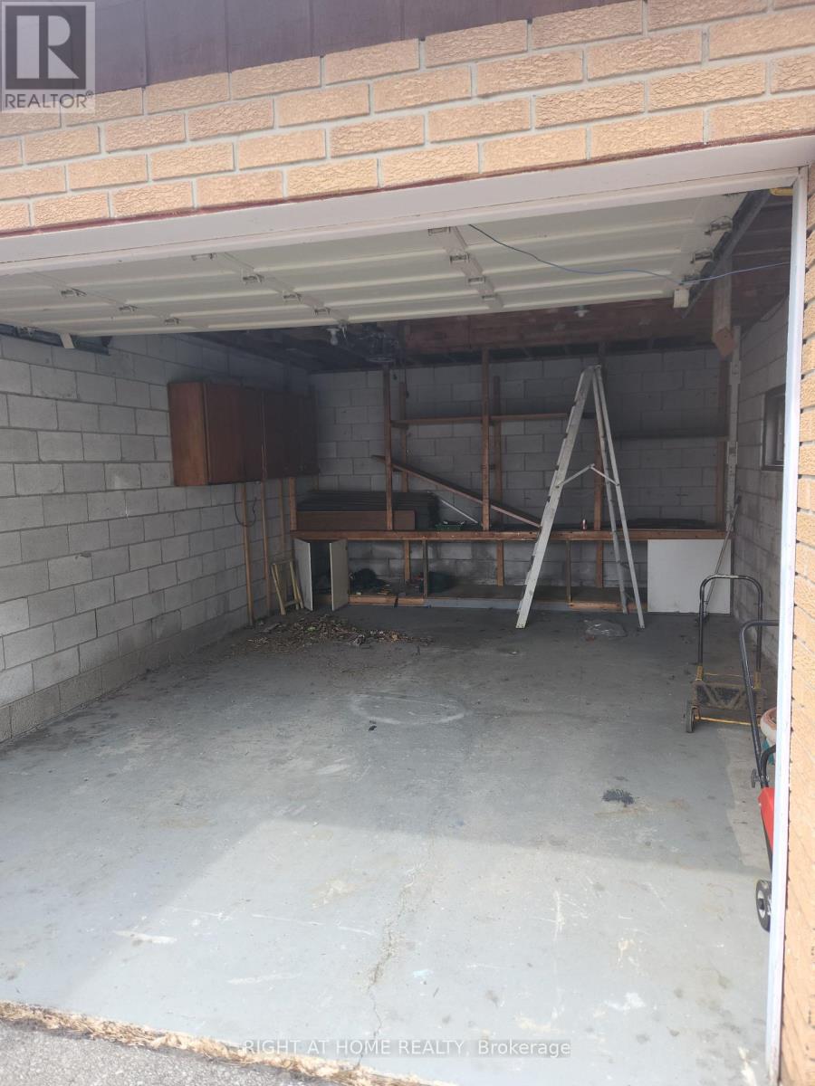 68 Lanyard Road, Toronto, Ontario  M9M 1Y9 - Photo 7 - W12940070