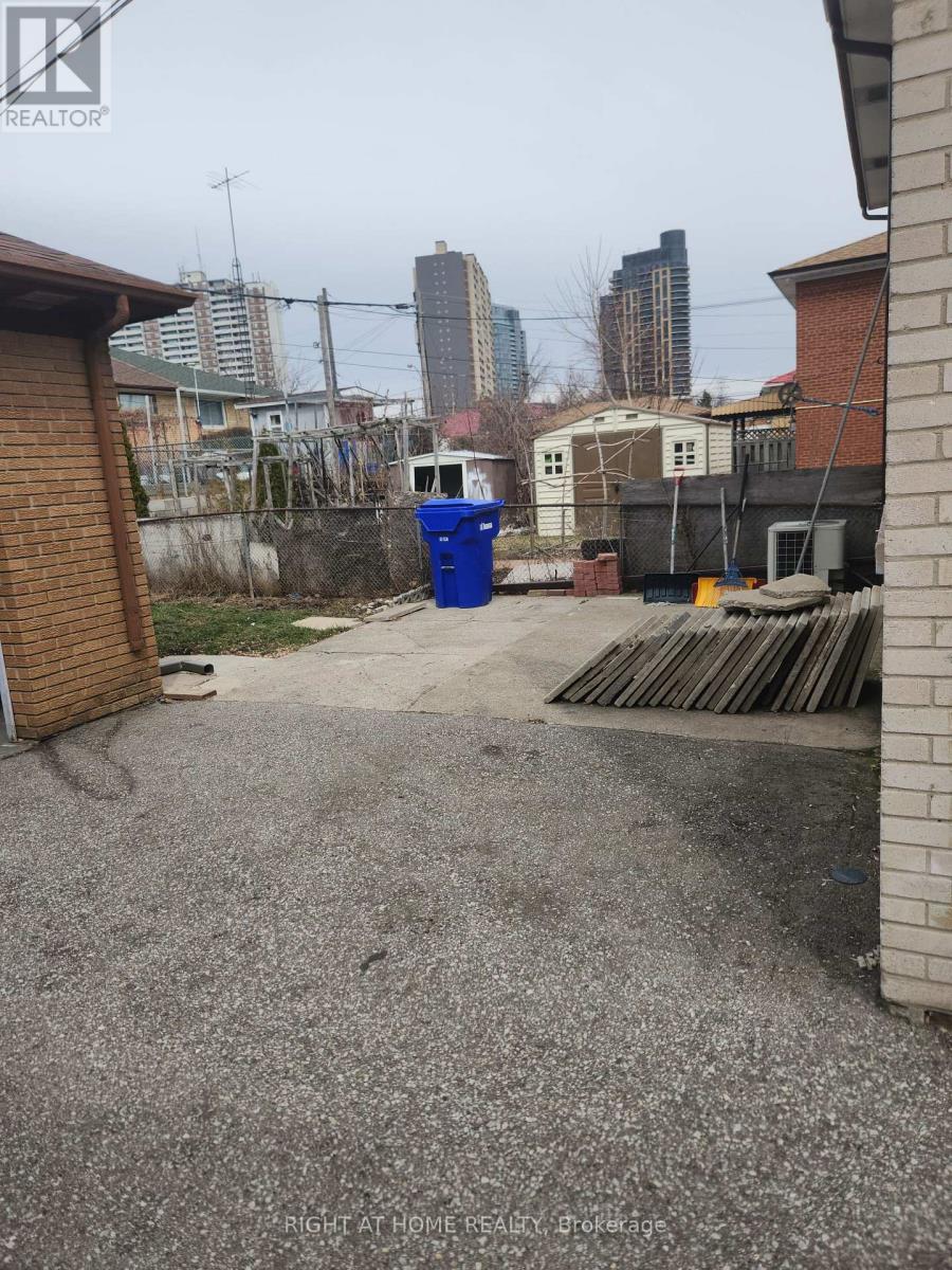 68 Lanyard Road, Toronto, Ontario  M9M 1Y9 - Photo 8 - W12940070