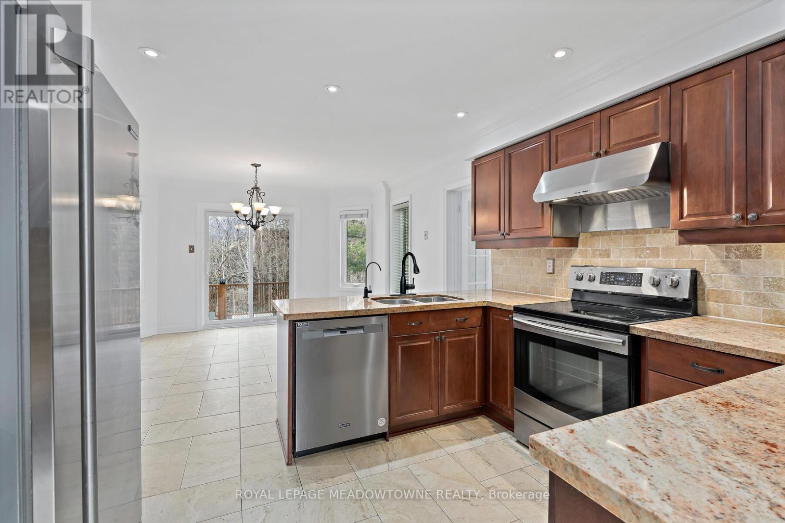 29 Hamilton Crescent, Halton Hills, Ontario  L7G 5K9 - Photo 13 - W12940074