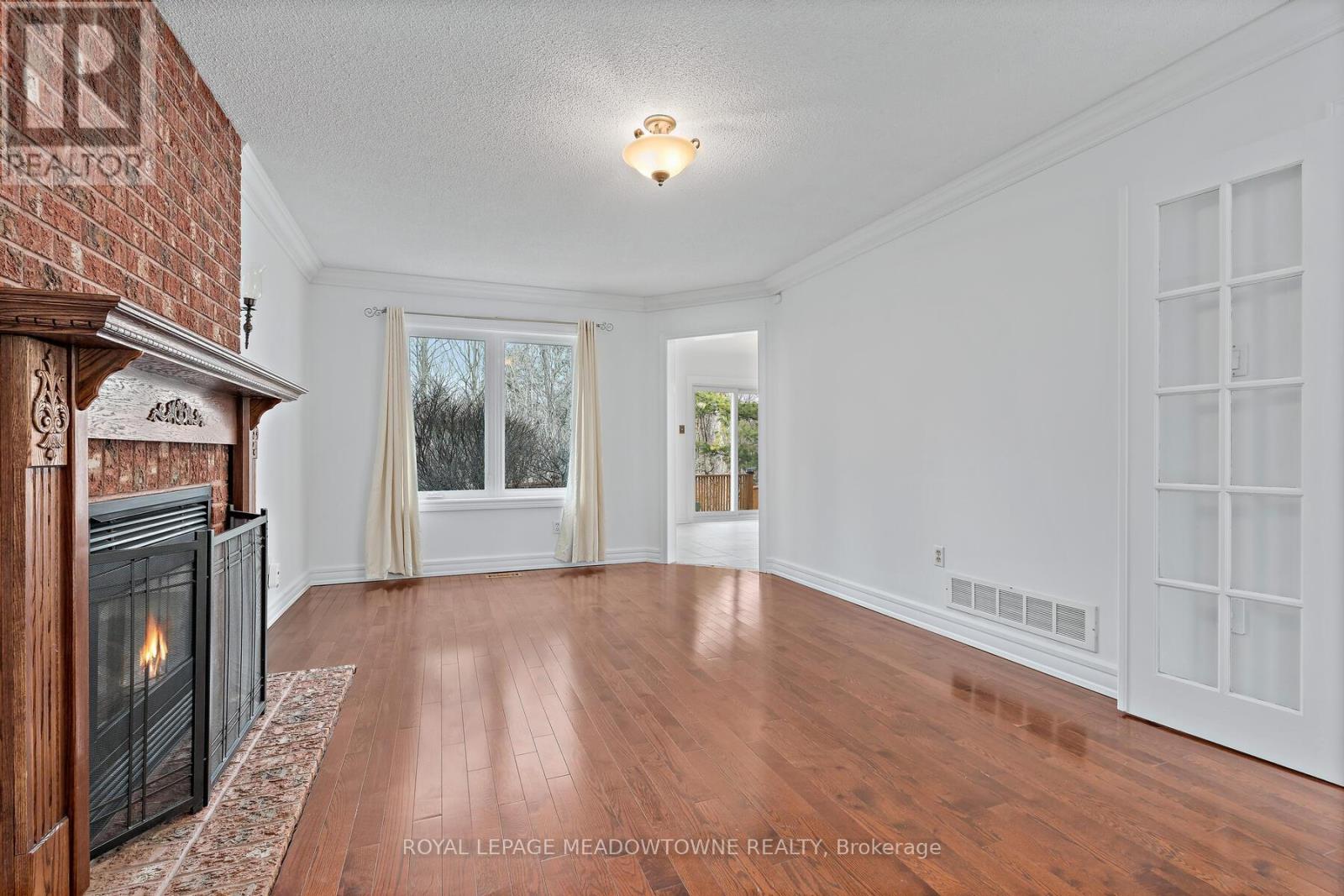 29 Hamilton Crescent, Halton Hills, Ontario  L7G 5K9 - Photo 9 - W12940074