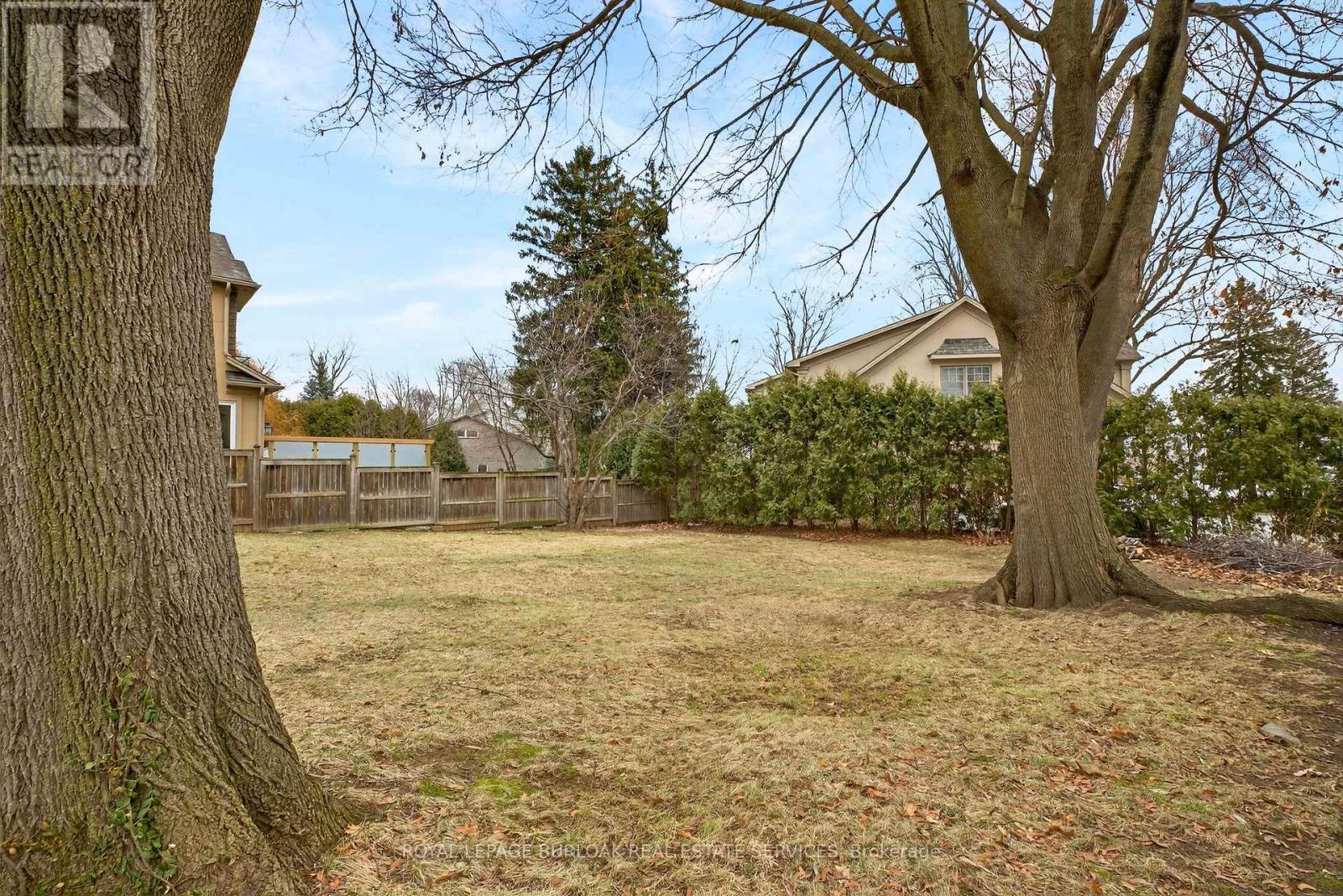 1012 North Shore Boulevard E, Burlington, Ontario  L7T 1X7 - Photo 45 - W12940140