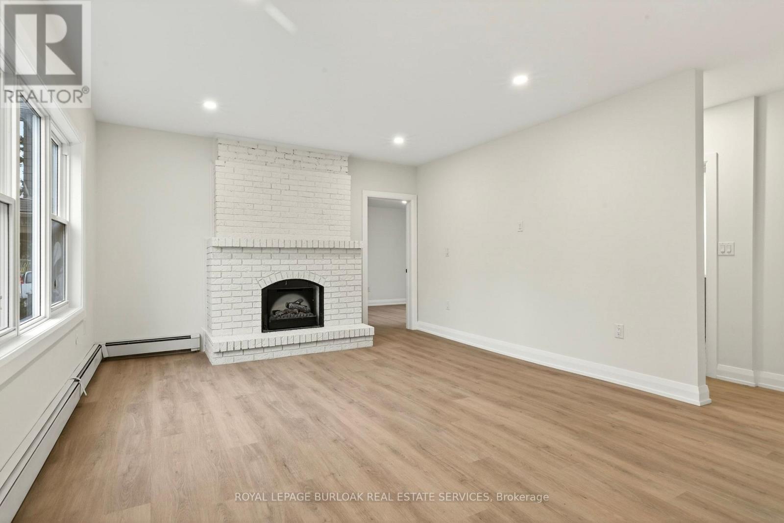 1012 North Shore Boulevard E, Burlington, Ontario  L7T 1X7 - Photo 6 - W12940140