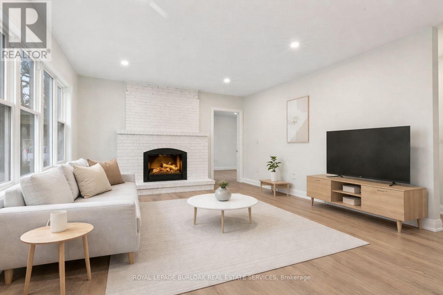 1012 North Shore Boulevard E, Burlington, Ontario  L7T 1X7 - Photo 7 - W12940140