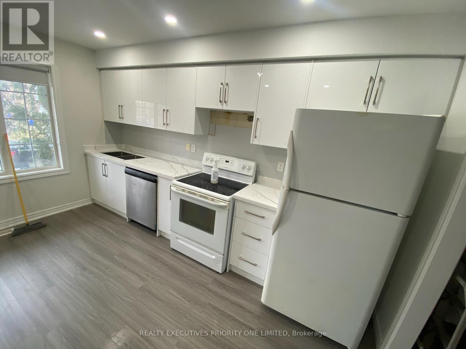 Main Floor - 18 Ed Quigg Way, Vaughan, Ontario  L4H 2S2 - Photo 3 - N12841698