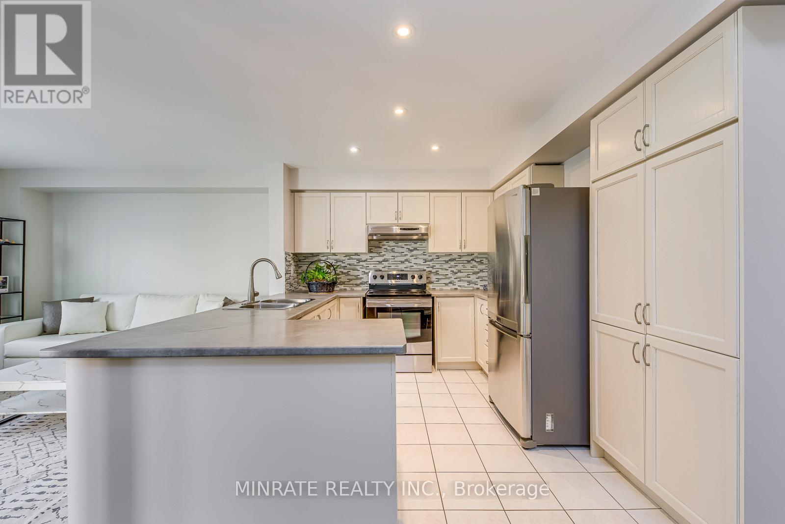 129 Harnesworth Crescent, Hamilton, Ontario  L8B 0J5 - Photo 6 - X12939942