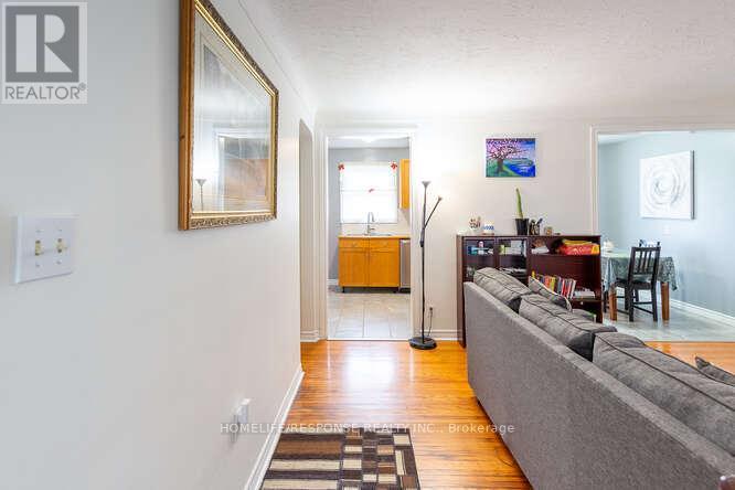 35 Parkdale Drive, Thorold, Ontario  L2V 2N5 - Photo 5 - X12940000