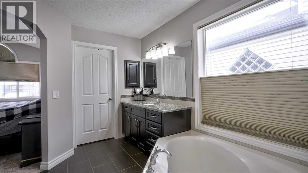 139 Coopers Close Sw, Airdrie, Alberta  T4B 2X1 - Photo 21 - A2297790