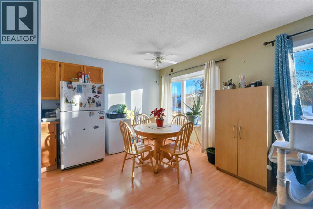 52 Roland, Red Deer, Alberta  T4R 3K9 - Photo 5 - A2279725