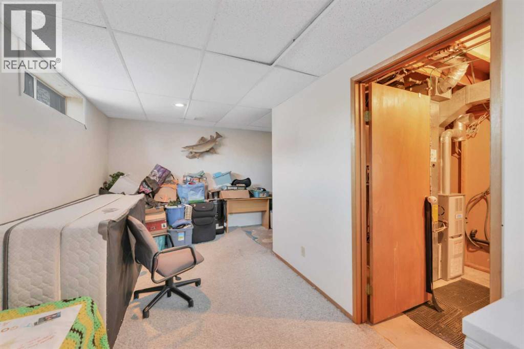 52 Roland, Red Deer, Alberta  T4R 3K9 - Photo 19 - A2279725