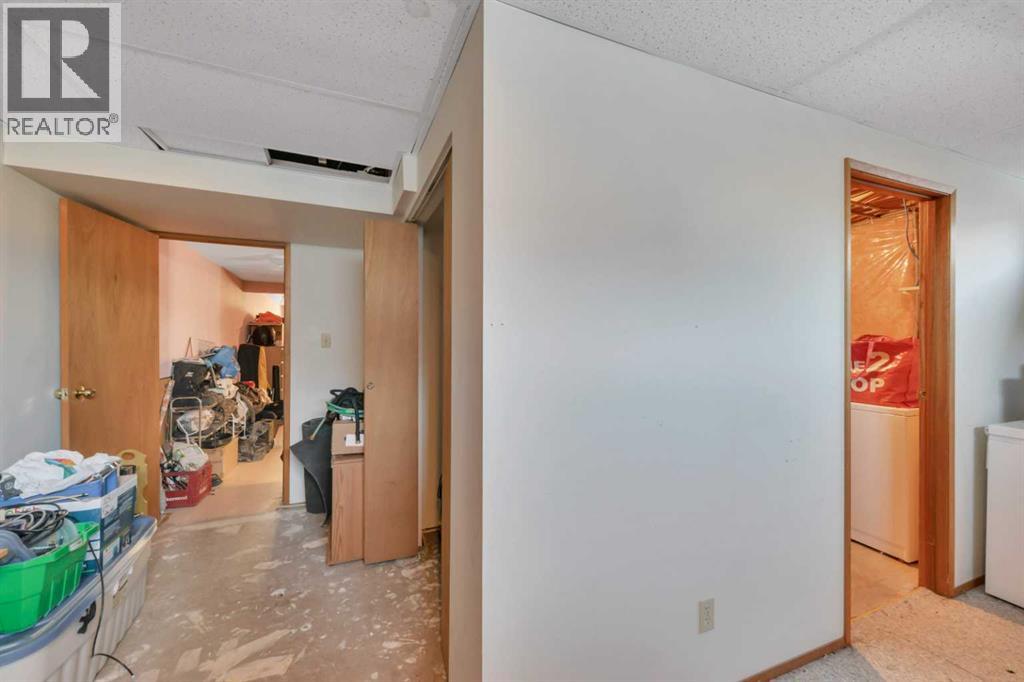 52 Roland, Red Deer, Alberta  T4R 3K9 - Photo 18 - A2279725