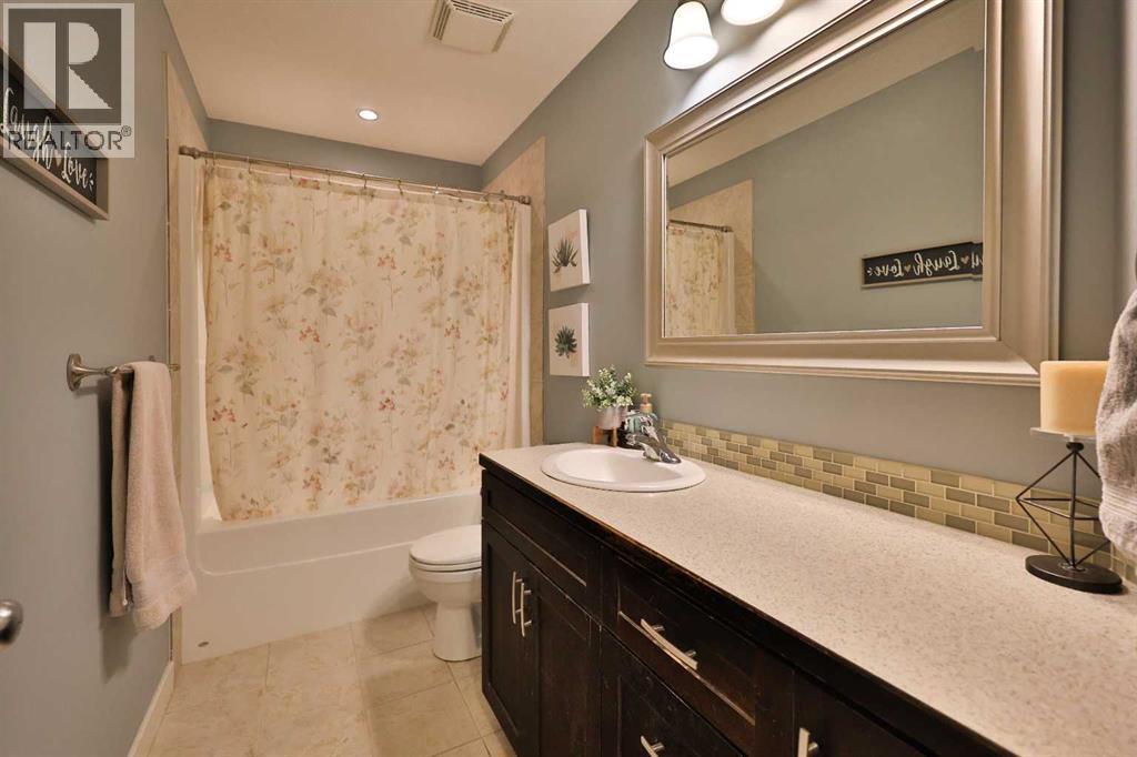 320 S 200 W, Raymond, Alberta  T0K 2S0 - Photo 22 - A2296274