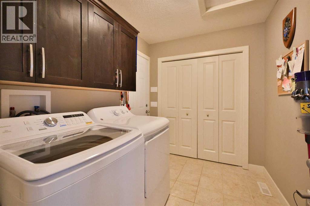 320 S 200 W, Raymond, Alberta  T0K 2S0 - Photo 27 - A2296274