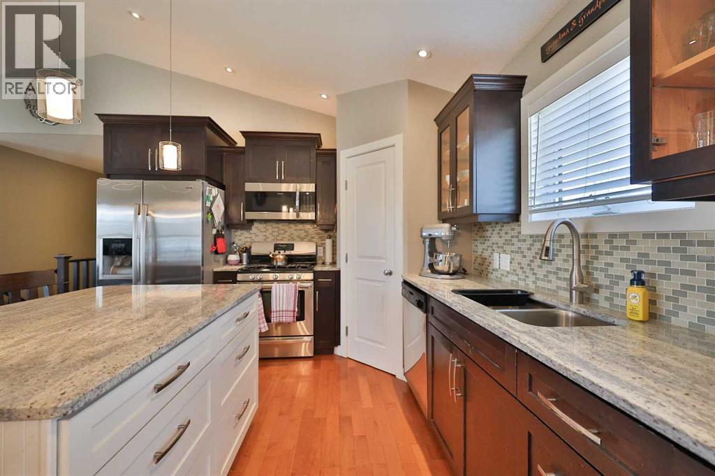 320 S 200 W, Raymond, Alberta  T0K 2S0 - Photo 10 - A2296274