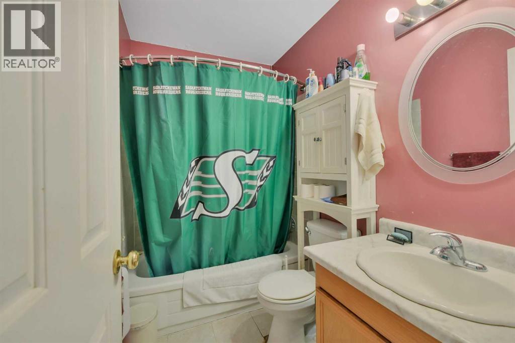 52 Roland, Red Deer, Alberta  T4R 3K9 - Photo 13 - A2279725