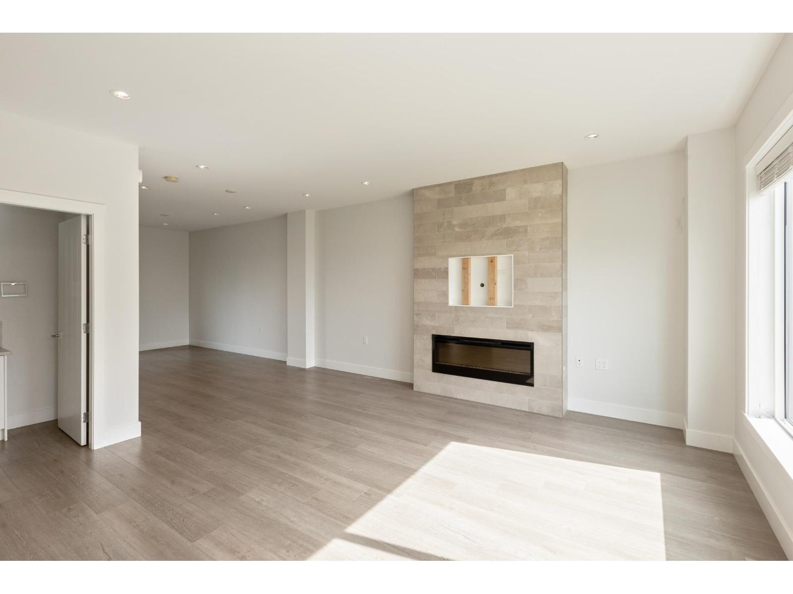 232 2218 Oak Meadows Drive, Surrey, British Columbia V3Z 0W6 - Photo 4 - R3105320