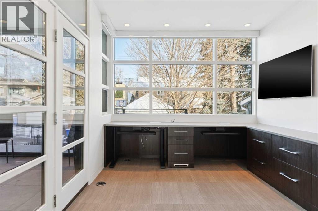 530 Crescent Road NW, Calgary, Alberta  T2M 4A5 - Photo 17 - A2281135