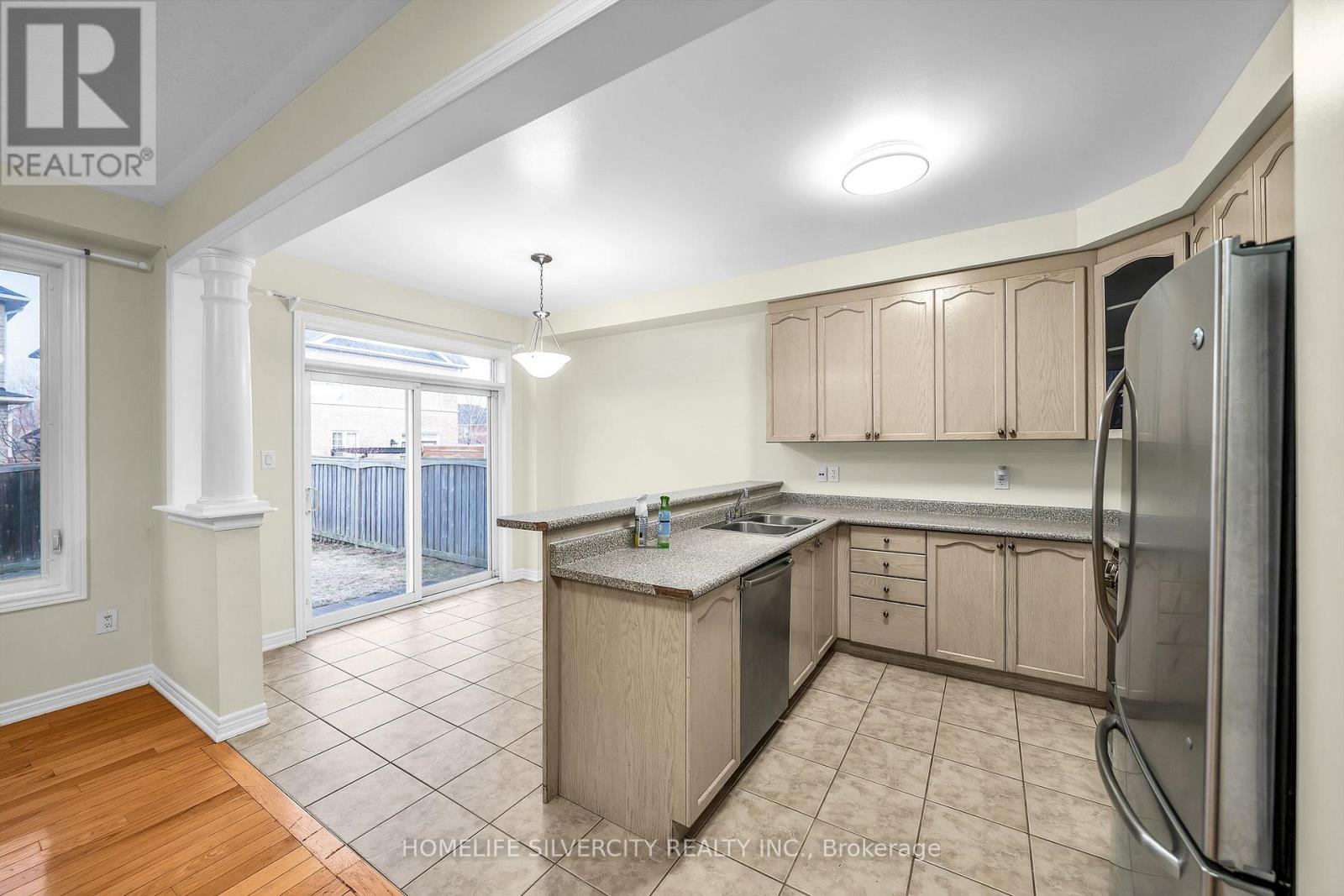 173 Rizal Avenue, Markham, Ontario  L6B 0E7 - Photo 10 - N12867260