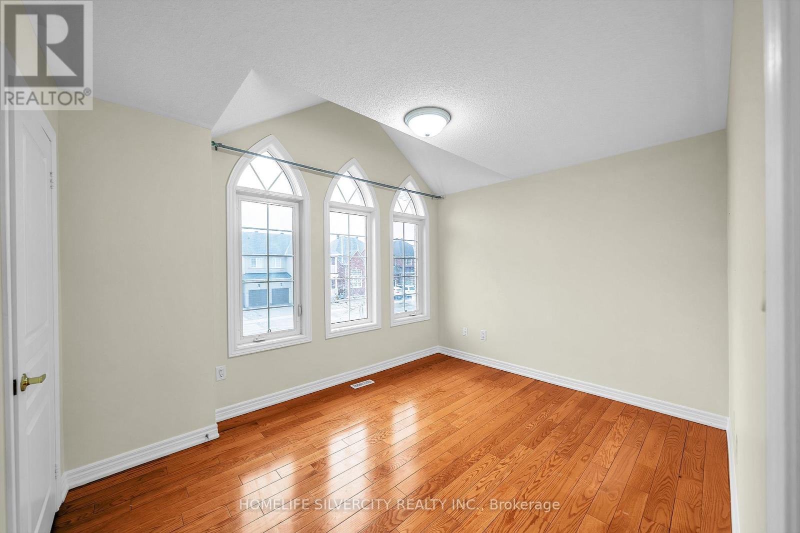 173 Rizal Avenue, Markham, Ontario  L6B 0E7 - Photo 22 - N12867260