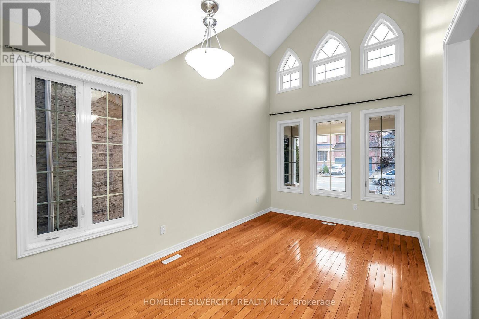 173 Rizal Avenue, Markham, Ontario  L6B 0E7 - Photo 4 - N12867260