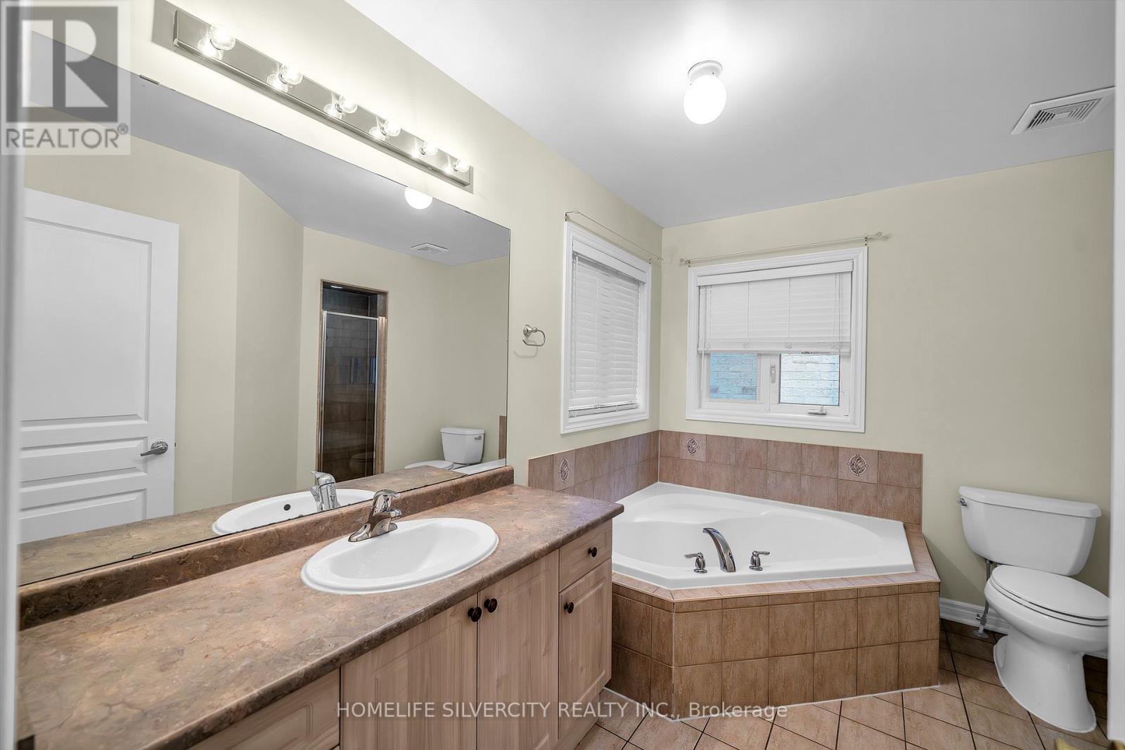 173 Rizal Avenue, Markham, Ontario  L6B 0E7 - Photo 13 - N12867260