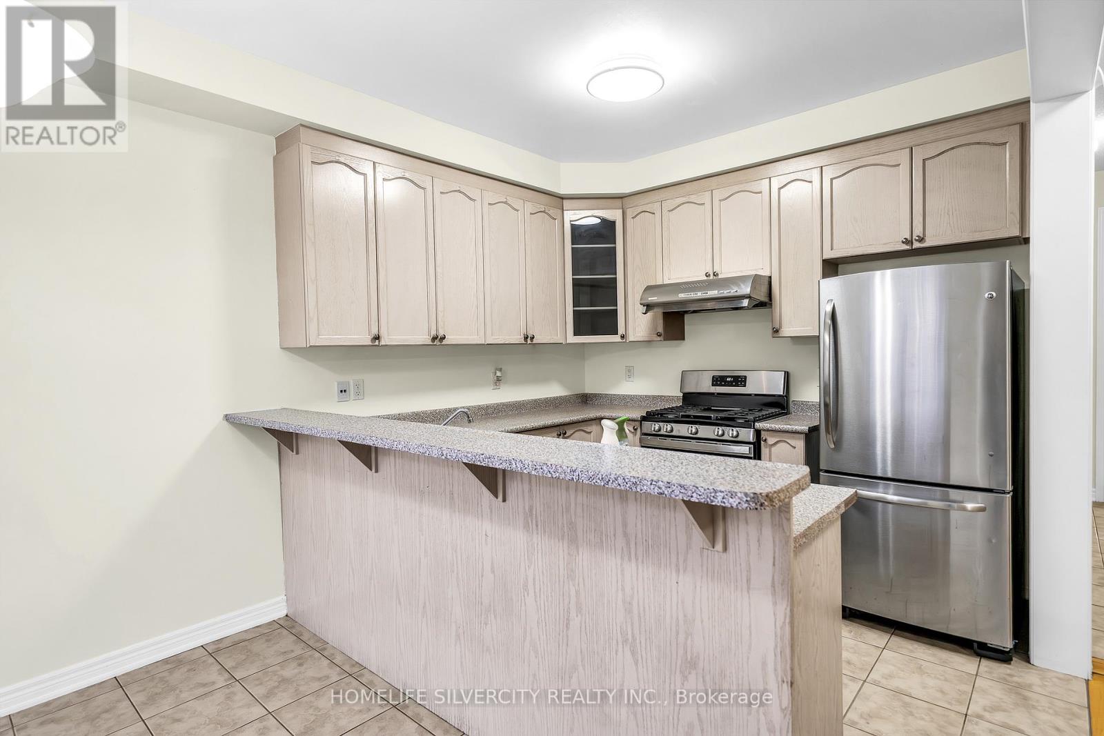 173 Rizal Avenue, Markham, Ontario  L6B 0E7 - Photo 5 - N12867260