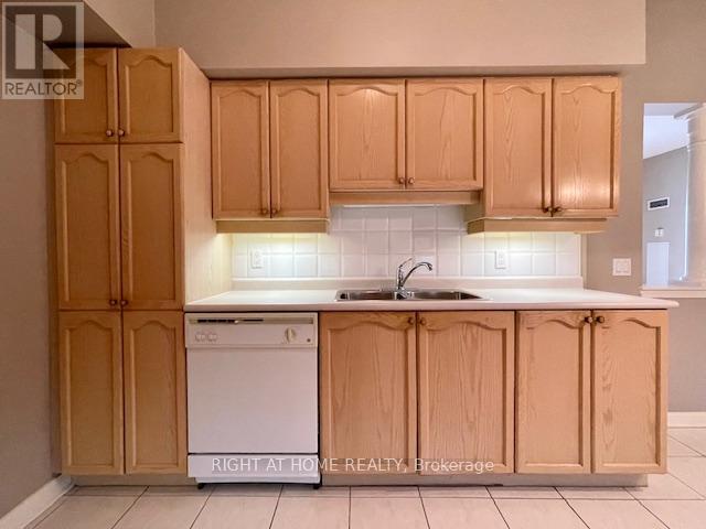 501 - 2506 Rutherford Road, Vaughan, Ontario  L4K 5N4 - Photo 8 - N12933570