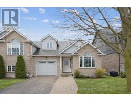 32 SCOTT STREET, centre wellington (fergus), Ontario