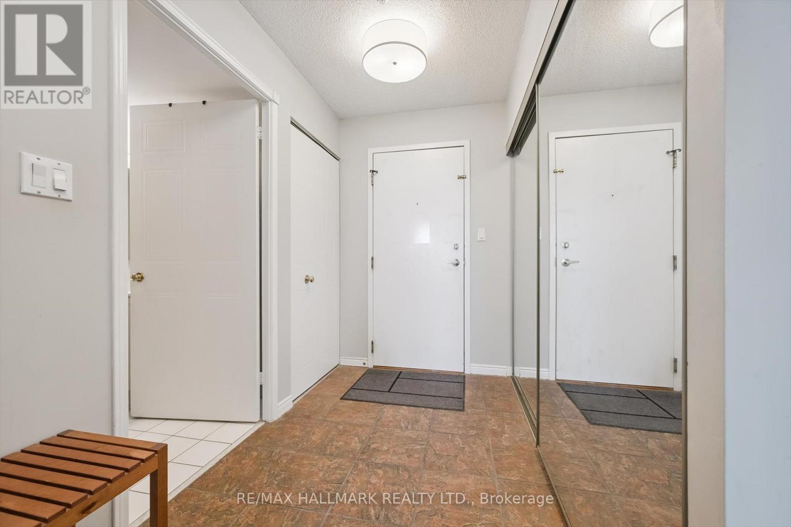 507 - 135 Hillcrest Avenue, Mississauga, Ontario  L5B 4B1 - Photo 6 - W12781978