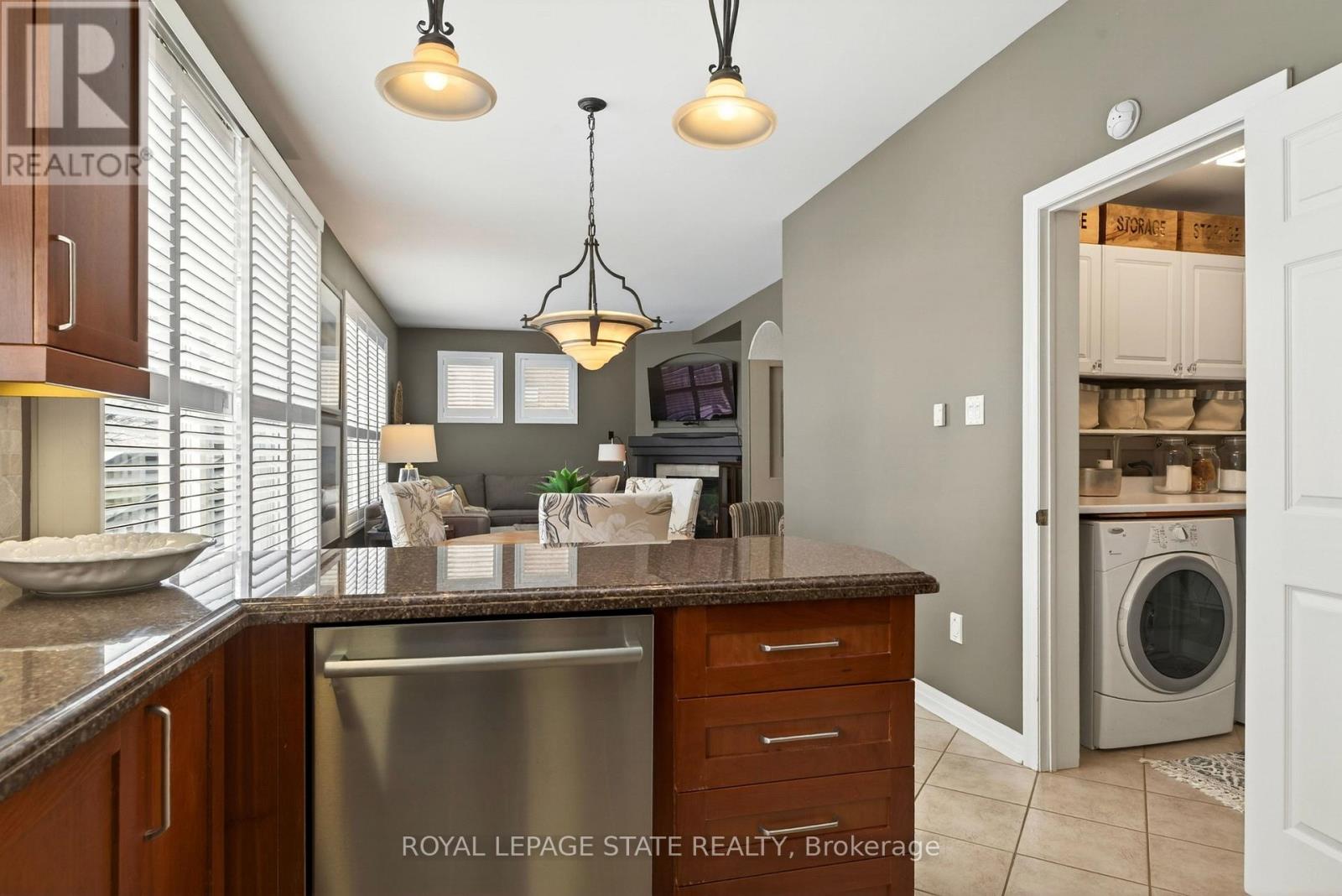 1326 Pepperbush Place, Oakville, Ontario  L6M 4B7 - Photo 16 - W12868126