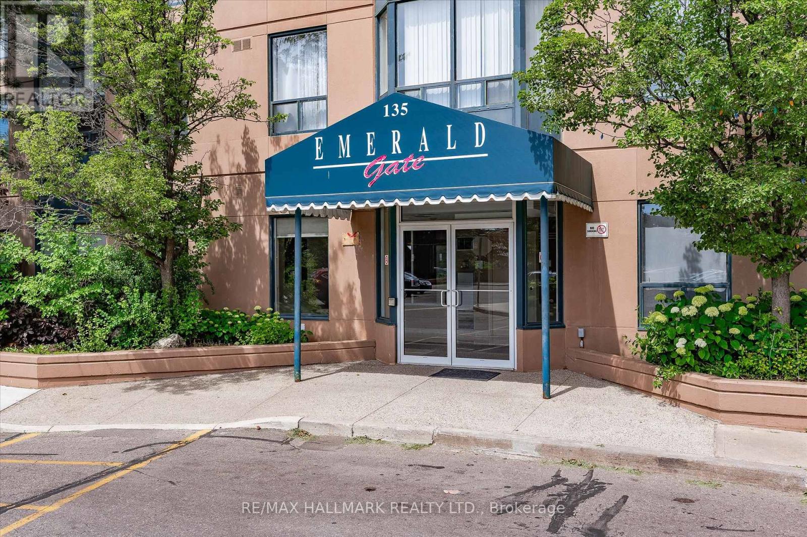 507 - 135 Hillcrest Avenue, Mississauga, Ontario  L5B 4B1 - Photo 2 - W12781978