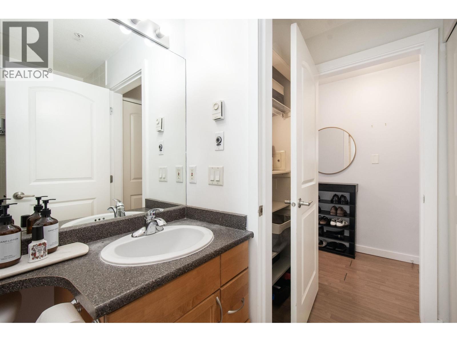 401 1629 Garden Avenue, North Vancouver, British Columbia  V7P 3A6 - Photo 13 - R3105269