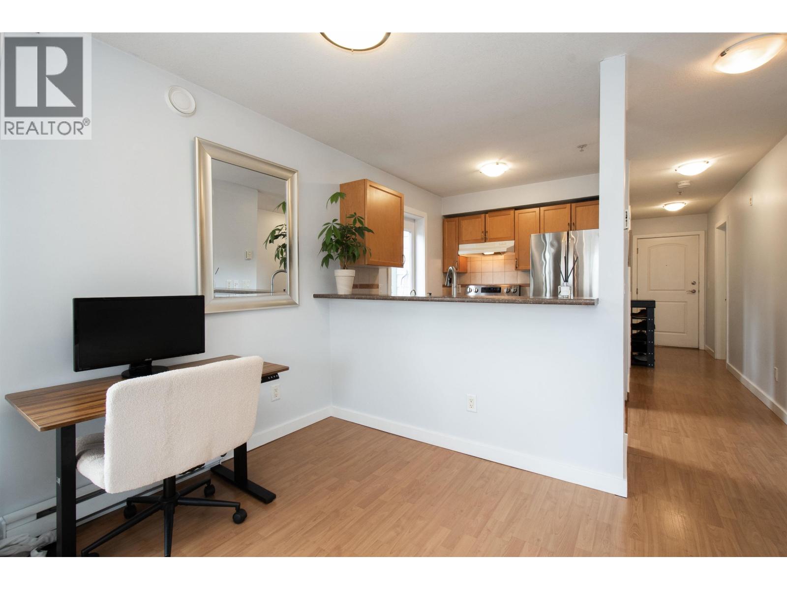 401 1629 Garden Avenue, North Vancouver, British Columbia  V7P 3A6 - Photo 6 - R3105269