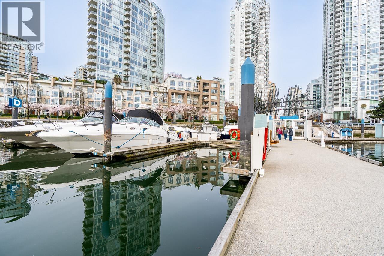 D7 1088 Marinaside Crescent, Vancouver, British Columbia  V6Z 3C4 - Photo 3 - R3105290