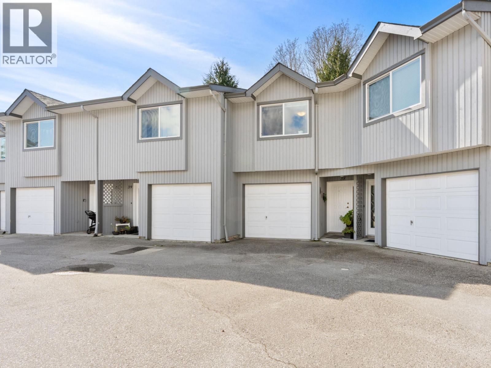 38 5761 Wharf Avenue, Sechelt, British Columbia  V0N 3A0 - Photo 1 - R3105293