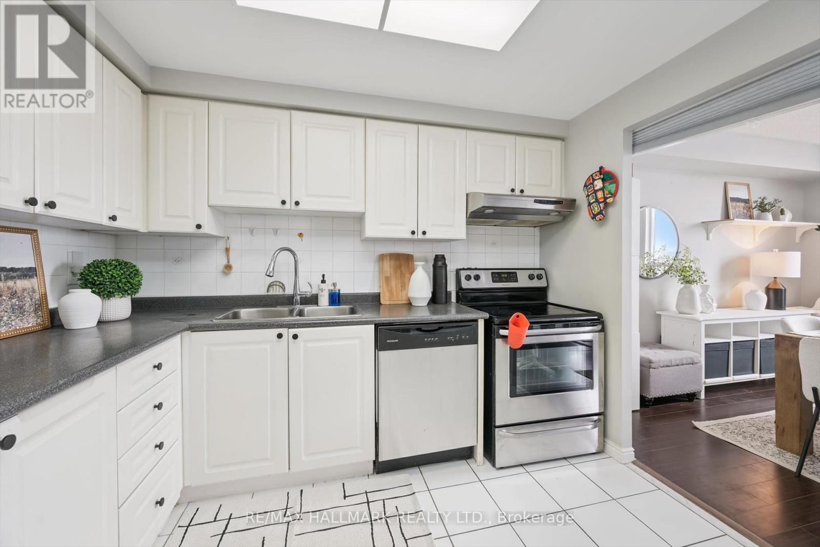 507 - 135 Hillcrest Avenue, Mississauga, Ontario  L5B 4B1 - Photo 16 - W12781978