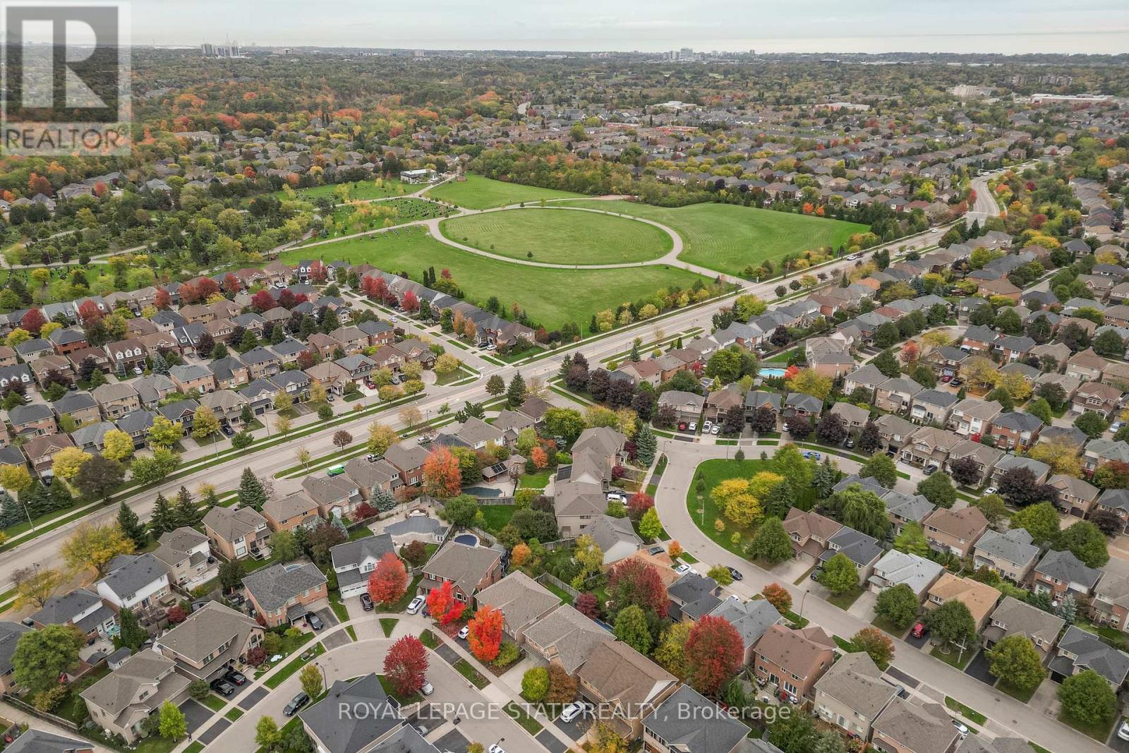 1326 Pepperbush Place, Oakville, Ontario  L6M 4B7 - Photo 48 - W12868126